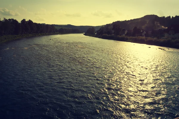 Pôr do sol sobre o rio Dunajec — Fotografia de Stock