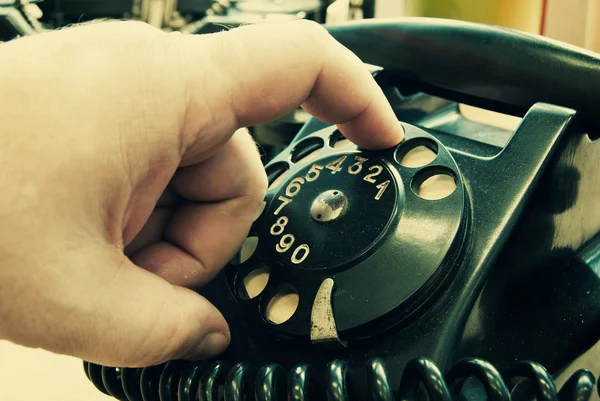 Vintage telefonu kullanan adam — Stok fotoğraf