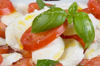 lezzetli caprese salatası