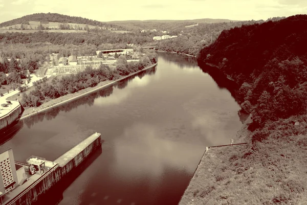 Widok z zapory na rzece san — Zdjęcie stockowe