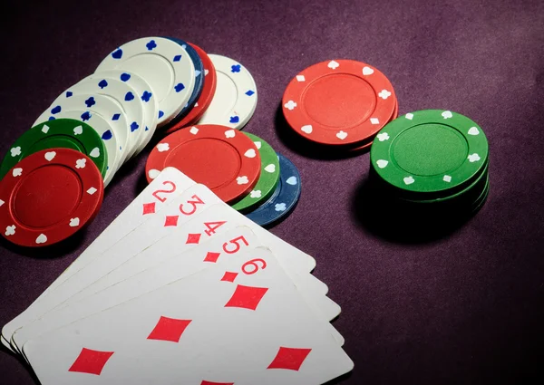 Carte da poker e chips — Foto Stock