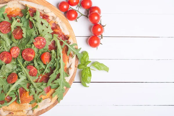Pizza domates ve rucola