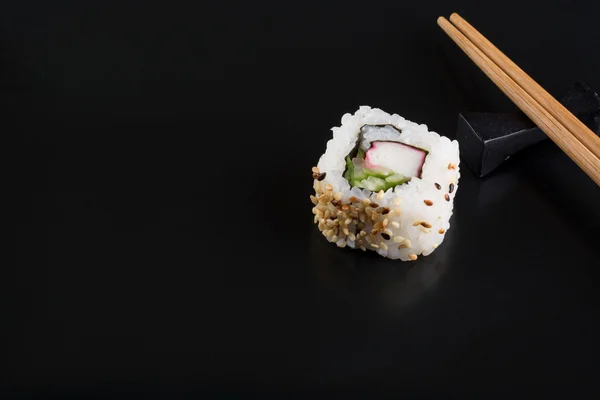 Sushi on black plate — Stock Photo, Image