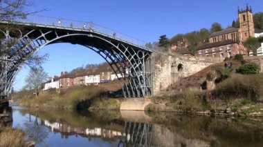Nehir Severn, Ironbridge üzerinde demir köprü