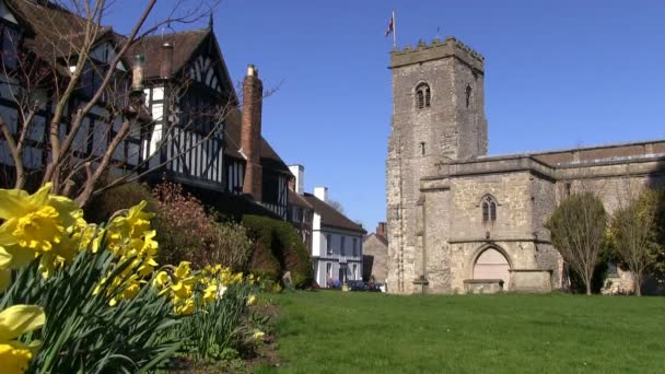 Guild Hall e iglesia parroquial, Much Wenlock, Shropshire — Vídeo de stock