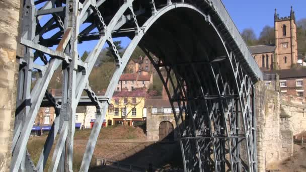 Pont de fer sur la rivière Severn, Ironbridge — Video