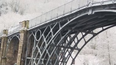 Ironbridge kışın, Shropshire, demir köprü