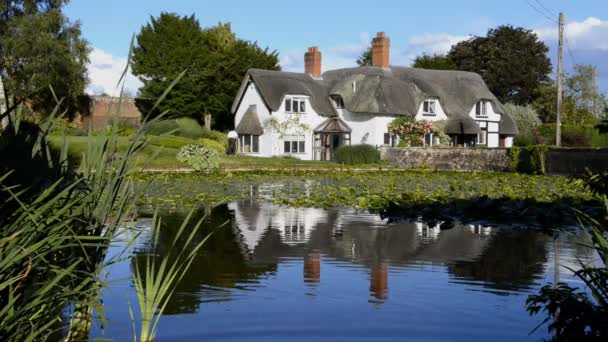 Escena clásica del pueblo inglés, Shropshire, Inglaterra . — Vídeos de Stock