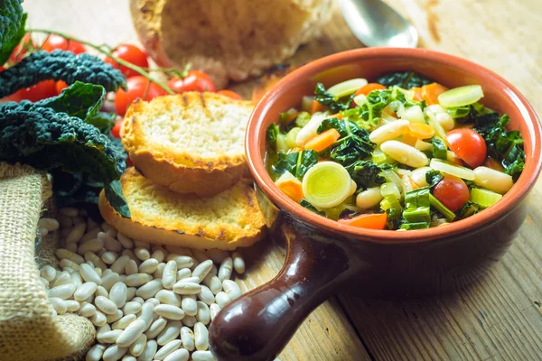 Ribollita, Toscaanse soep klassieke, ouderwetse maaltijd boeren. — Stockfoto