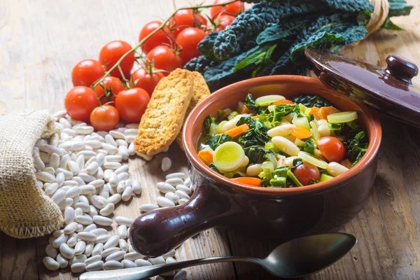 Ribollita, Tuscan soup classic, old-fashioned meal peasants. — Stock Image Ribollita, Tuscan soup classic, old-fashioned meal peasants. Stock Image