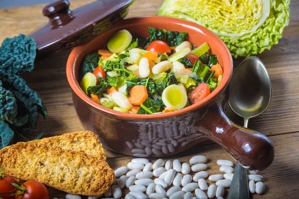 Ribollita, Sopa Toscana clássica, camponeses refeição antiquada . — Fotografia de Stock