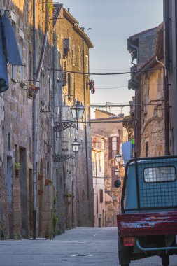 Pitigliano ortaçağ şehir içinde güzel büyülü köşe.