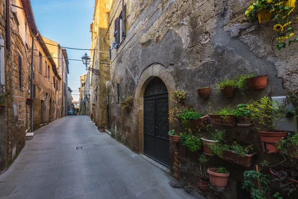 A középkori város Pitigliano-gyönyörű mágikus Zug. — Stock Fotó