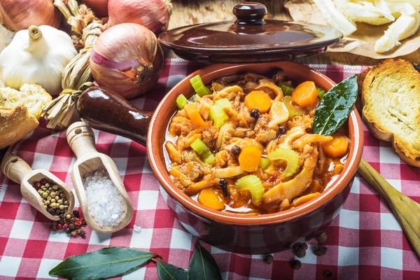 Tripe florentino, comida típica italiana, polaca, francesa. En un rus —  Fotos de Stock