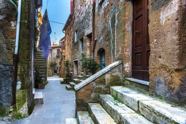 Pitigliano ortaçağ şehir içinde güzel büyülü köşe. — Stok fotoğraf