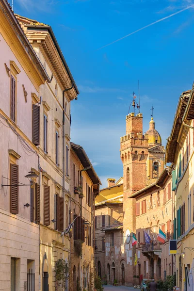 Callejuelas de la hermosa ciudad medieval en Toscana . —  Fotos de Stock