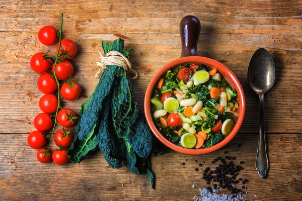 Ribollita, Tuscan soup classic, old-fashioned meal peasants. — Stock Photo, Image