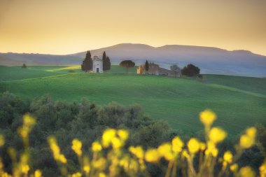 Güzel renklerde bahar kara.