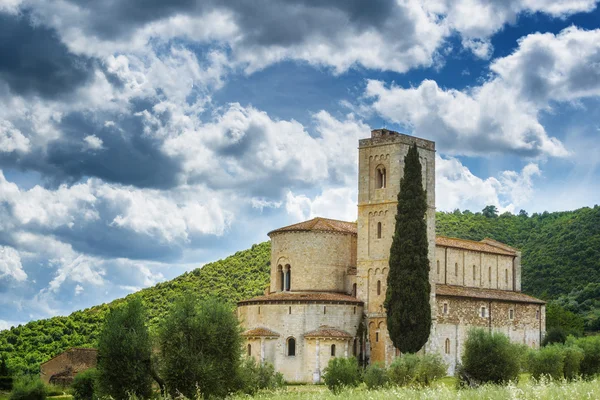 La hermosa iglesia renacentista en el sur de Toscana, Abadía de S —  Fotos de Stock