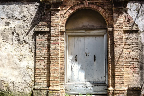 Medeltida arkitektur i den italienska staden Montalcino. — Stockfoto