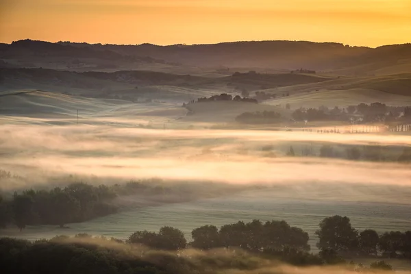 Vackra landskapet i morgon i Tuscany landskap — Stockfoto