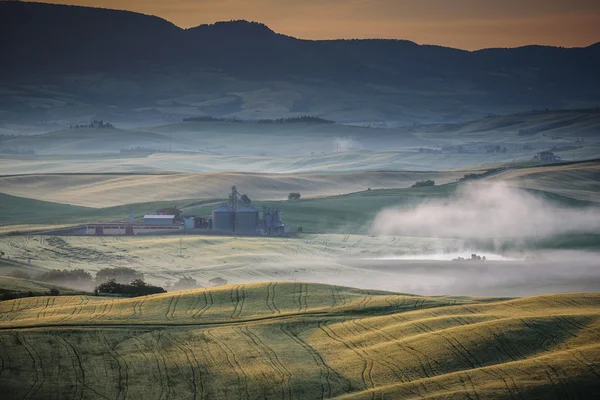 Prachtige landschap van de ochtend in Tuscany landschap — Stockfoto