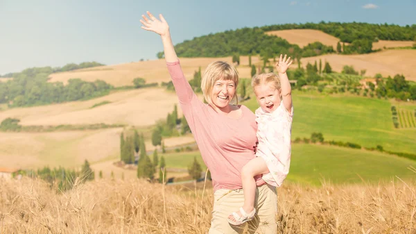 Family on holiday in Tuscany, mother and daughter are watching t — Stock Photo, Image