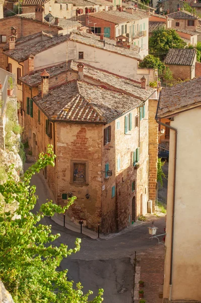 ถนนเก่าในเมืองทัสกานของ Montepulciano, อิตาลี — ภาพถ่ายสต็อก