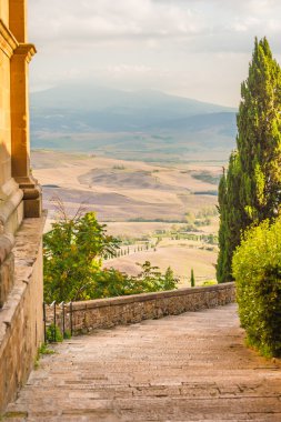 İtalyan şehri pienza Toskana güneşli sokaklarında