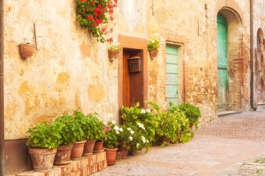 İtalyan şehri pienza Toskana güneşli sokaklarında