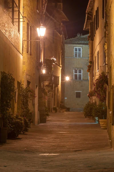 The Italian town late at night in Tuscany — Stock Photo, Image