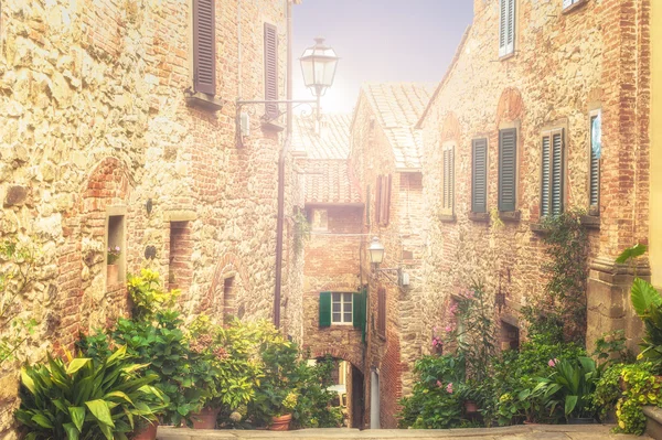Лучиньяно (Ареццо) - средневековый тосканский город — стоковое фото