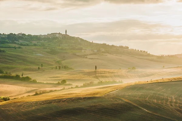 Indah cahaya matahari pagi di lanskap Tuscan — Stok Foto