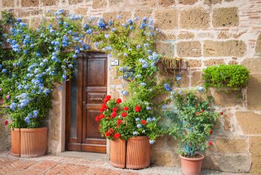 Kapıyı sokakta tarihi kentin Toskana, İtalya