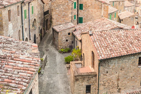 Oude straten in de stad van Sorano (GR), Italië — Stockfoto
