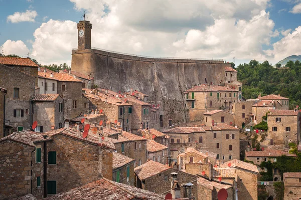 Oude straten in de stad van Sorano (GR), Italië — Stockfoto