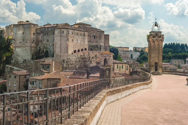 Oude straten in de stad van Sorano (GR), Italië — Stockfoto