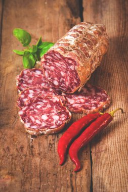 Sosis Salam bir kırsal ortamda