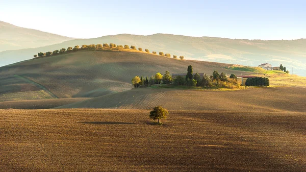 Toskana, İtalya Orcia Vadisi'nin üzerinde batan güneşin