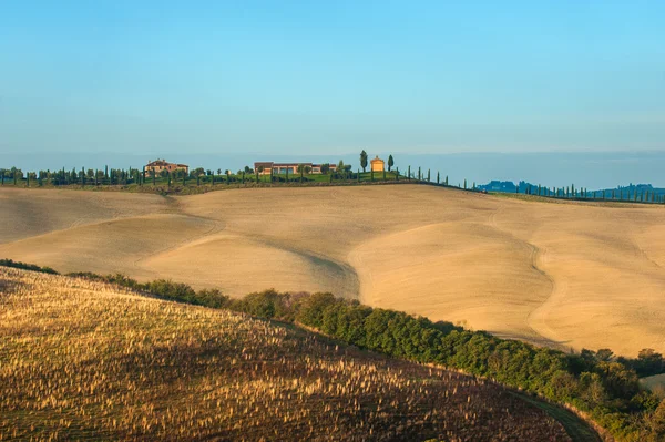 Landwirtschaftliche Flächen in der toskanischen Landschaft — Stockfoto