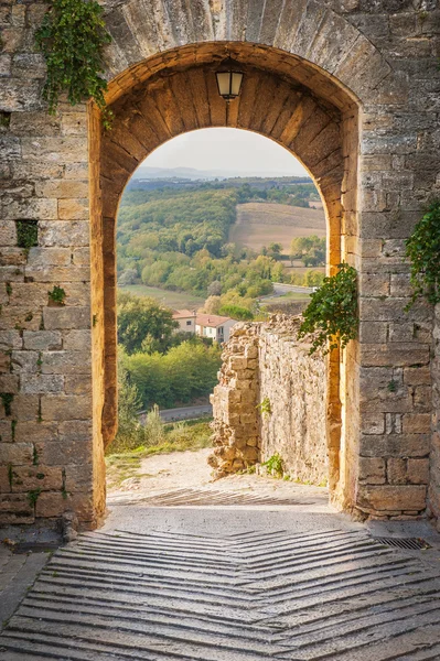 Monteriggioni kasaba Tuscan landscap manzarasına sahip çıkmak