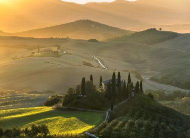 Pitoresk bir arka plan ile Toskana ev