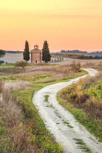 Toscaanse huis met een schilderachtige achtergrond — Stockfoto