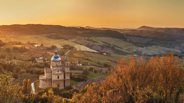 Středověká budova v Montepulcianu, kostel San Biagio, Itálie — Stock fotografie