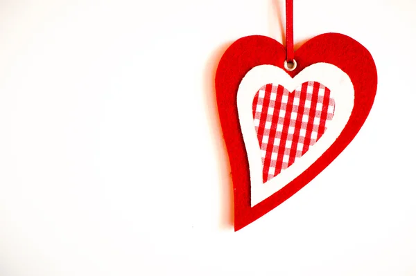 Czerwone serca na białym tle miłości na Walentynki — Zdjęcie stockowe