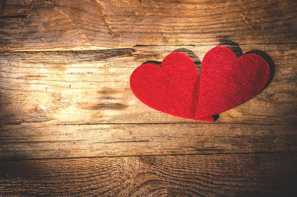 Coração de São Valentim em uma mesa de madeira fundo rural — Fotografia de Stock