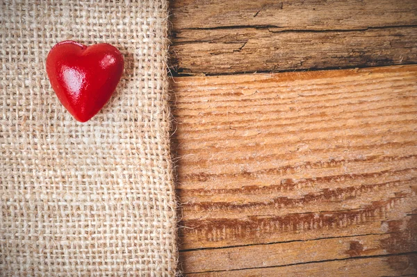 Фон с сердцем в винтажном стиле на День Святого Валентина — стоковое фото
