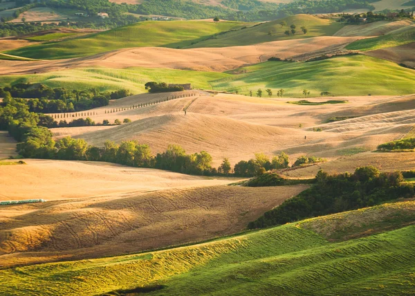 Puesta de sol en el paisaje toscano, Italia . —  Fotos de Stock