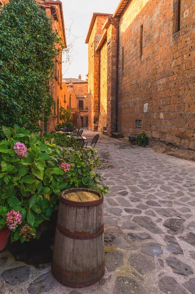 Steegje in het Toscaanse dorp — Stockfoto