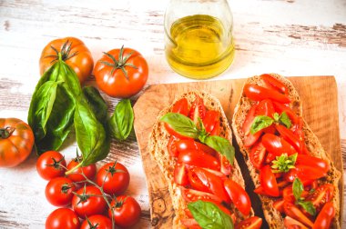 İtalyan starter, bruschetta Sicilya kırmızı taze domates ile bir 